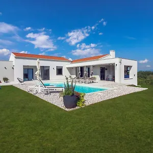 Villa Sofia, Pazin